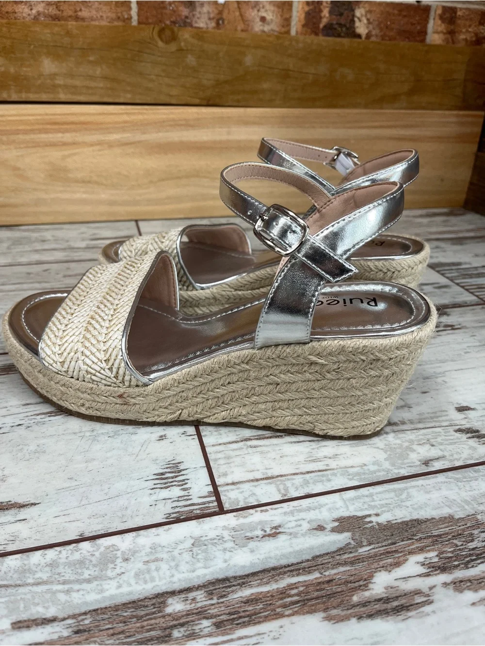 NWOT Ruiee Silver Herringbone Espadrille Wedge Sandals Wide Width Women’s 11.5W